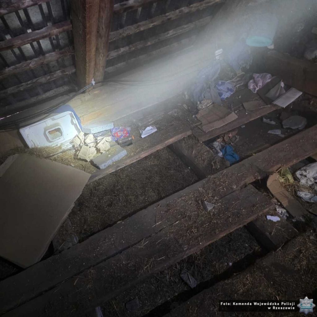 Narkotyki ukryte w podłodze