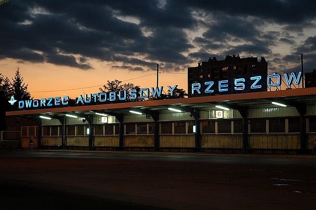 Neon na dworcu PKS w Rzeszowie