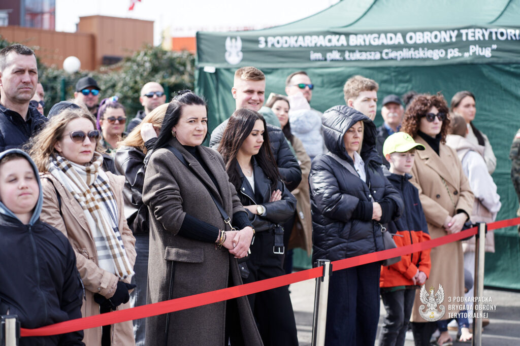 Rodziny żołnierzy na przysiędze w Rzeszowie