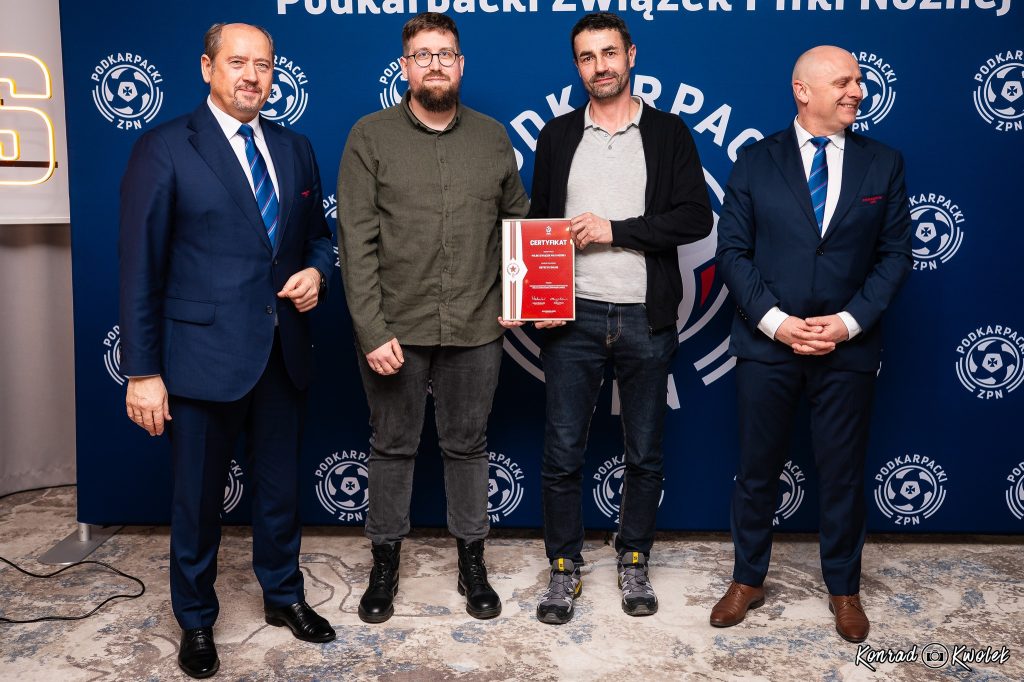 wręczenie certyfikatów PZPN