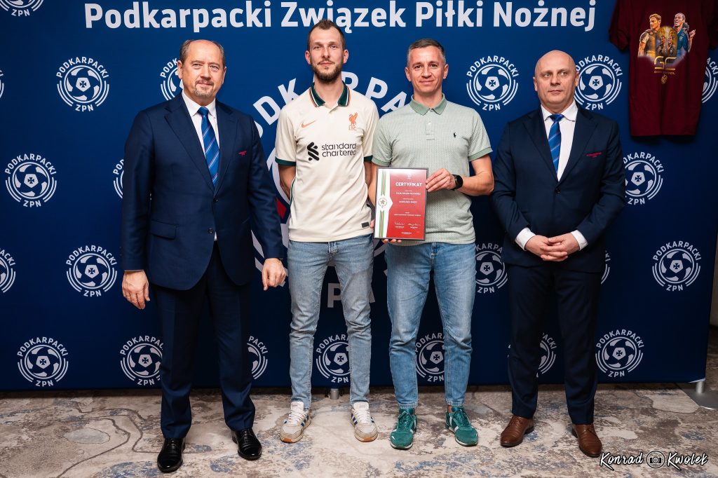 wręczenie certyfikatów PZPN