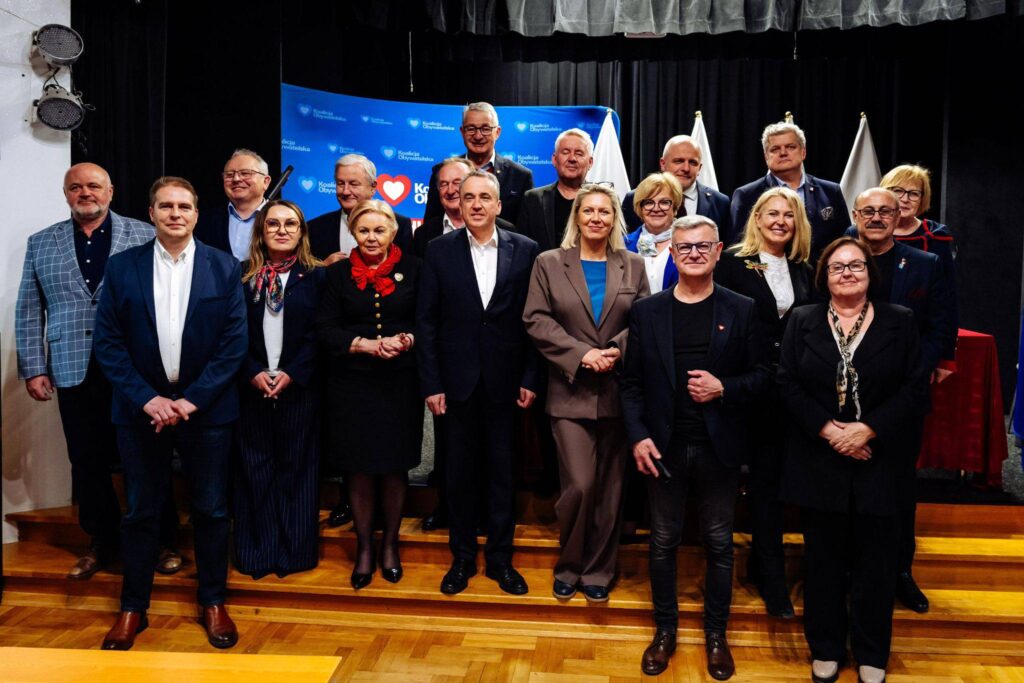 zarząd regionu KO pozuje do zdjęcia