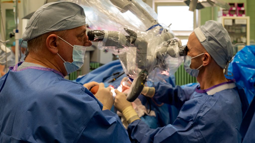 Implant ślimakowy - operacja w USK