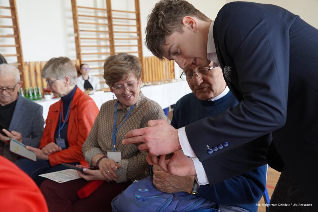 seniorzy i licealiści