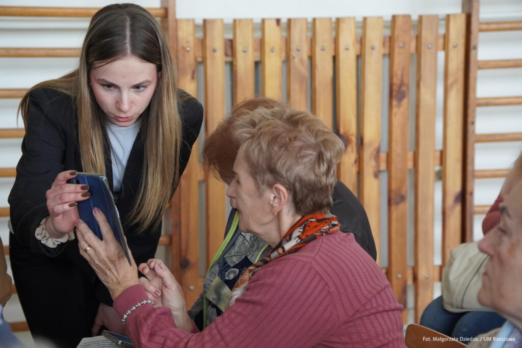 licealiści i seniorzy
