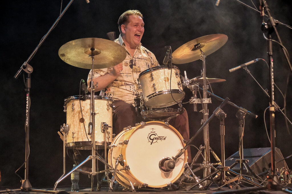 Adam Golicki to wszechstronny perkusista