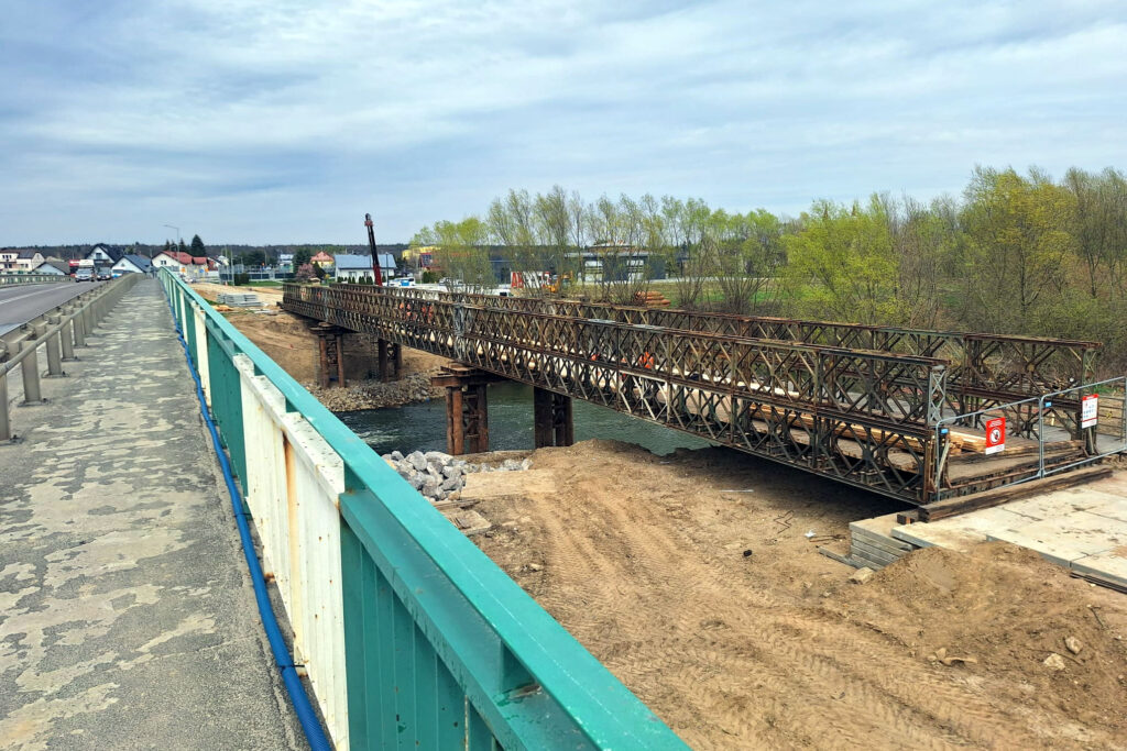 Dąbrówki - budowa mostu na Wisłoku