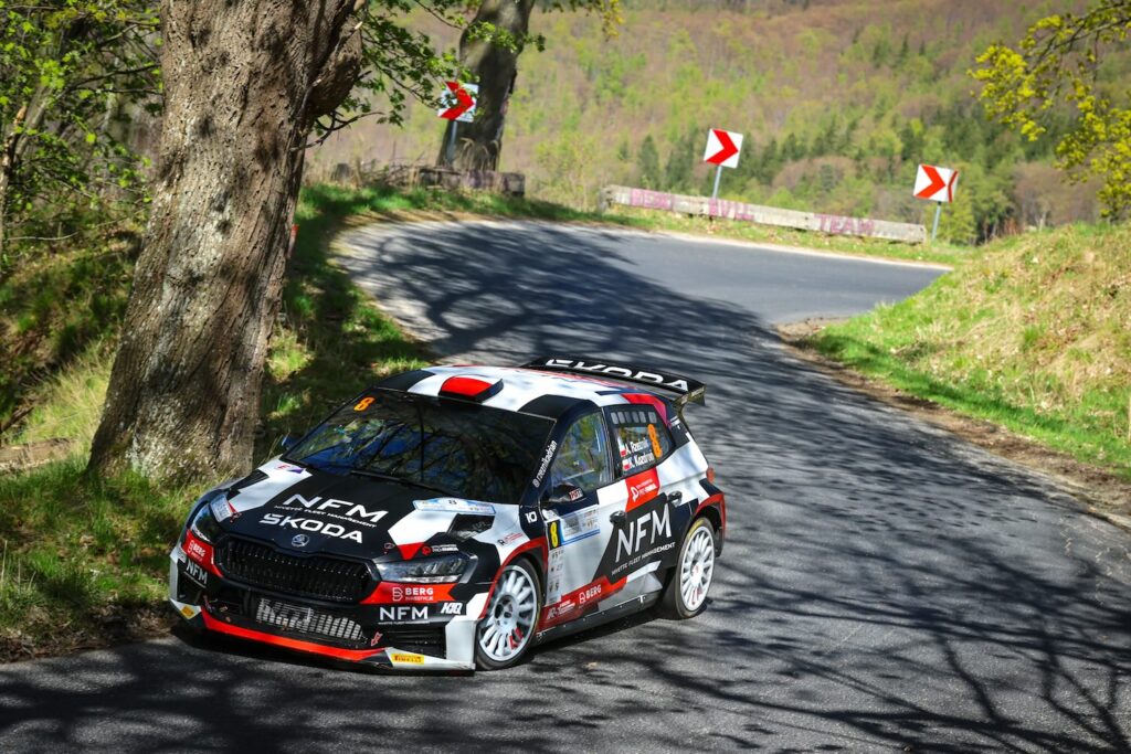 samochód wyścigowy