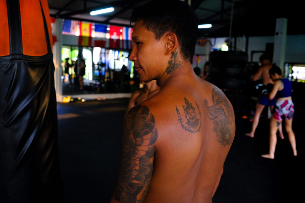 Kru Pom, trener muay thai