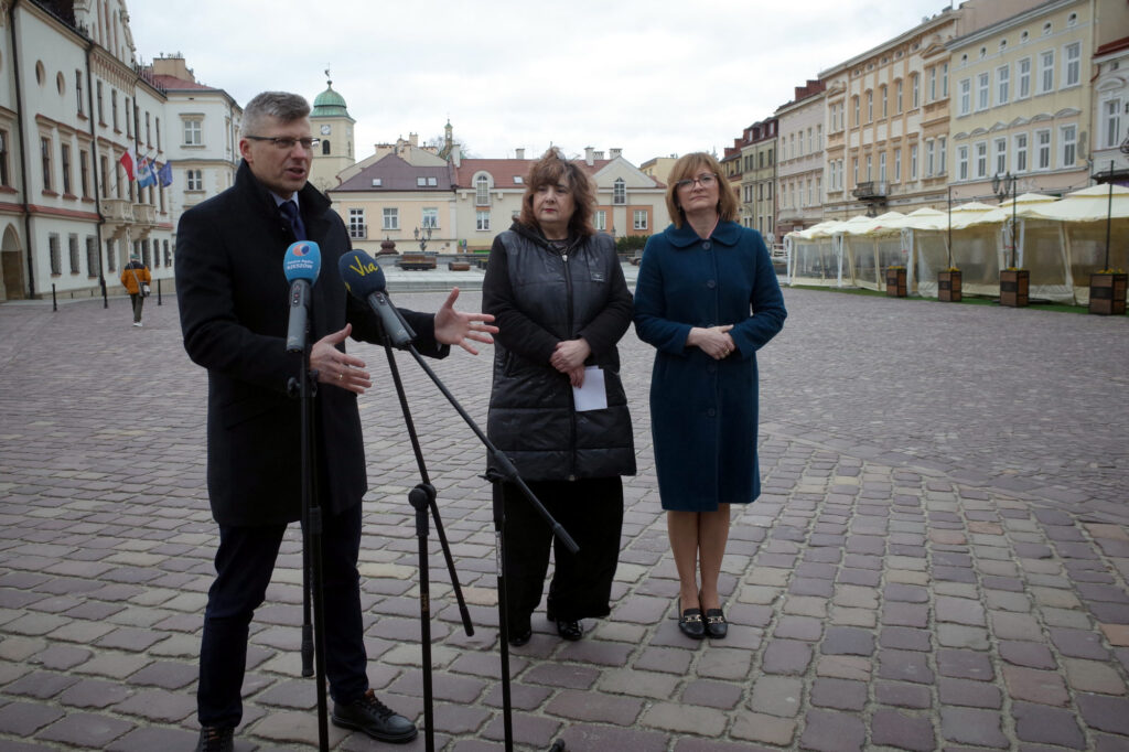 Marcin Warchoł, konferencja o zamianie działek