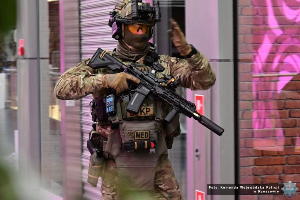 Ćwiczenia kontrterrorystów w Millenium Hall