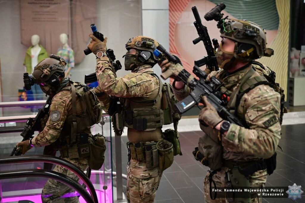 Ćwiczenia kontrterrorystów w Millenium Hall