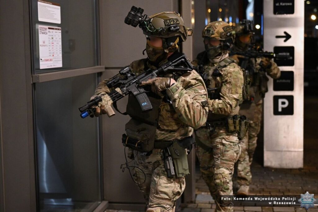 Ćwiczenia kontrterrorystów w Millenium Hall
