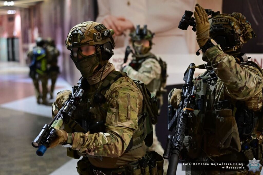 Ćwiczenia kontrterrorystów w Millenium Hall