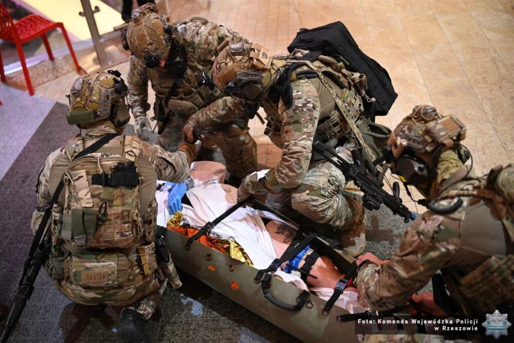 Ćwiczenia kontrterrorystów w Millenium Hall