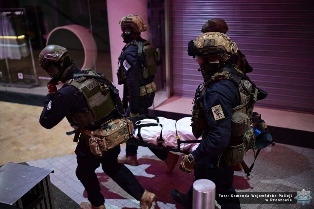 Ćwiczenia kontrterrorystów w Millenium Hall