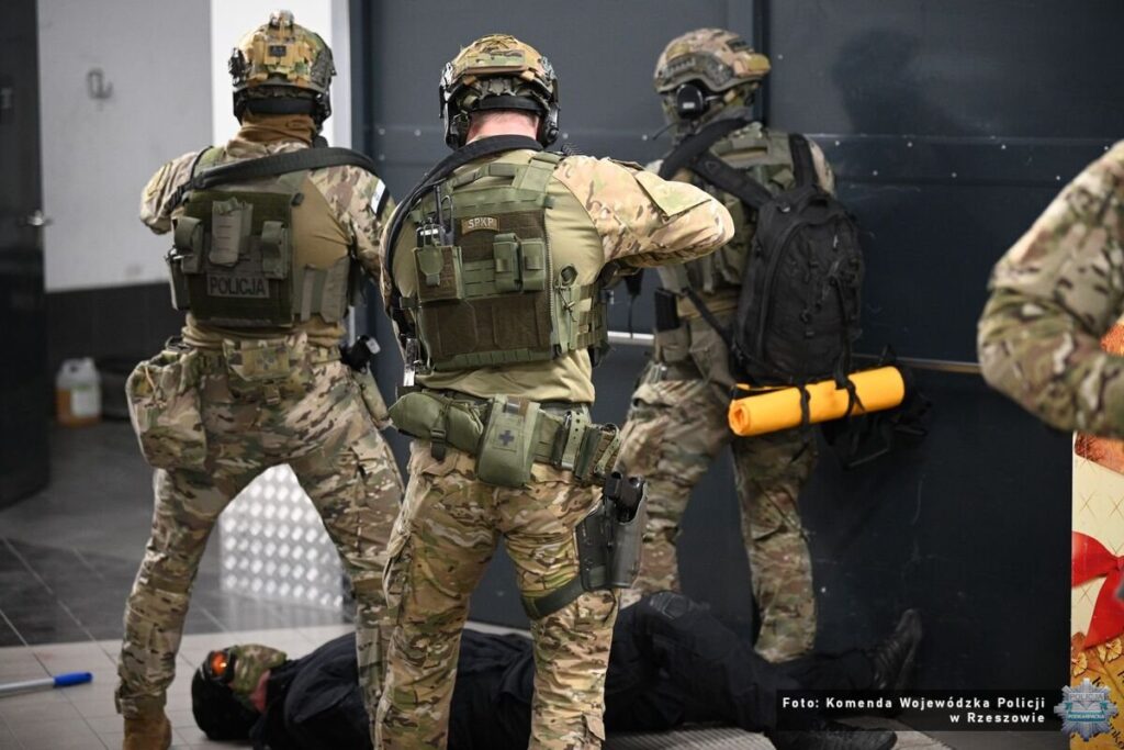 Ćwiczenia kontrterrorystów w Millenium Hall