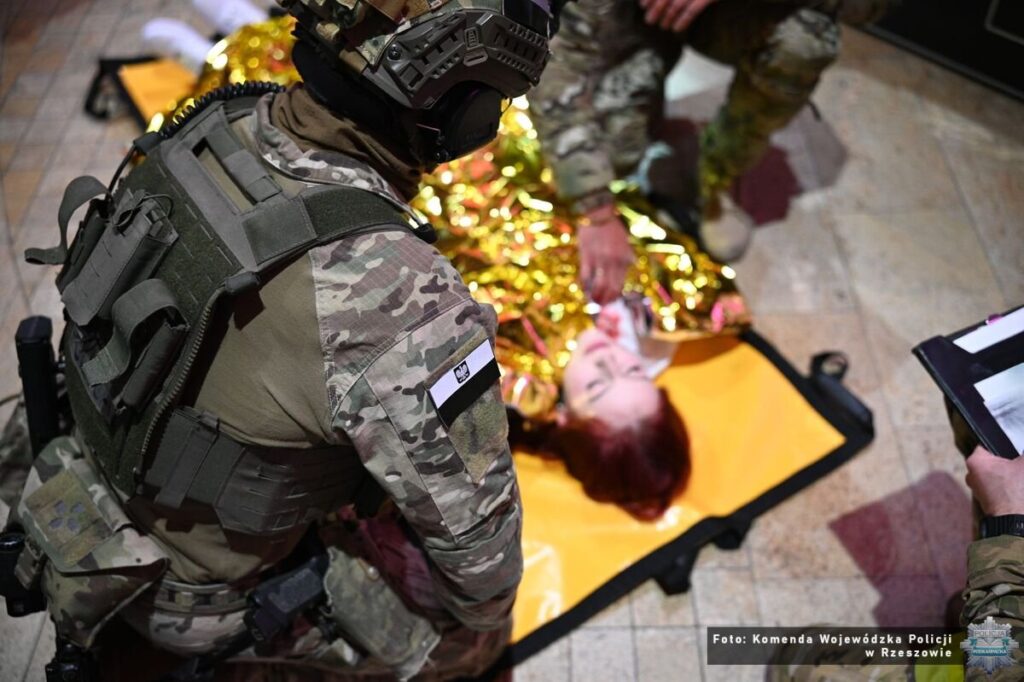 Ćwiczenia kontrterrorystów w Millenium Hall