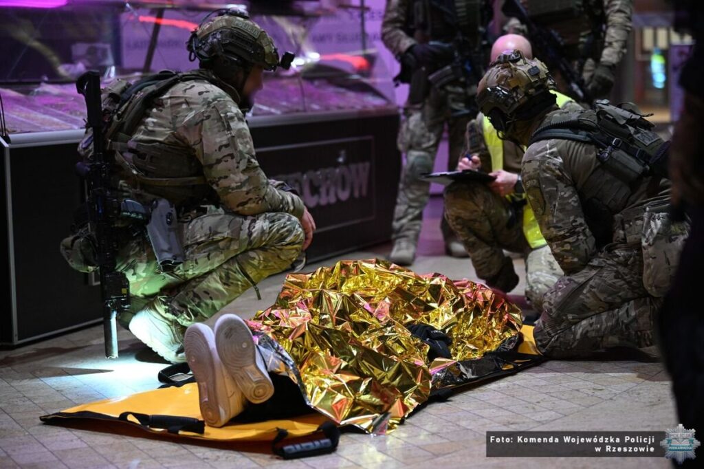 Ćwiczenia kontrterrorystów w Millenium Hall