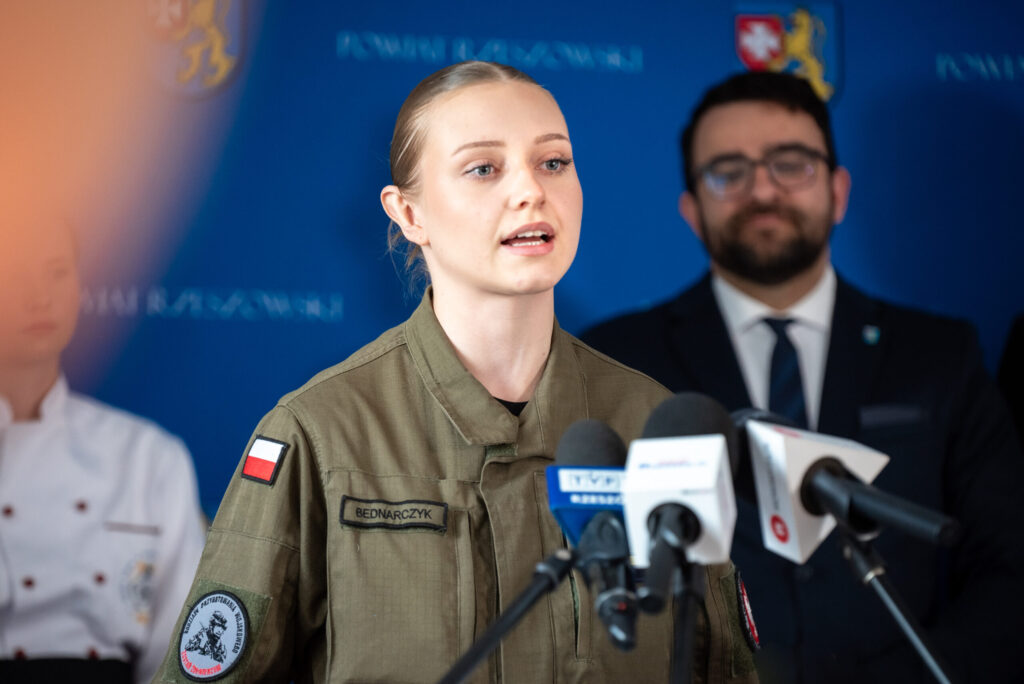 uczennica LO w dynowie