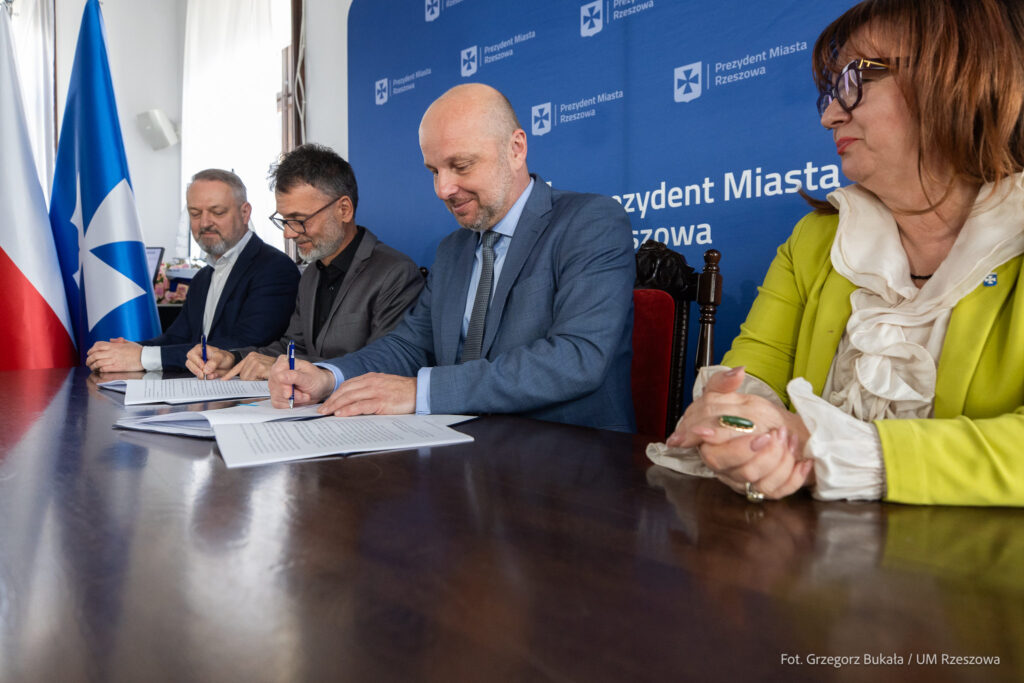 Szkoła na osiedlu Budziwój - podpisanie umowy