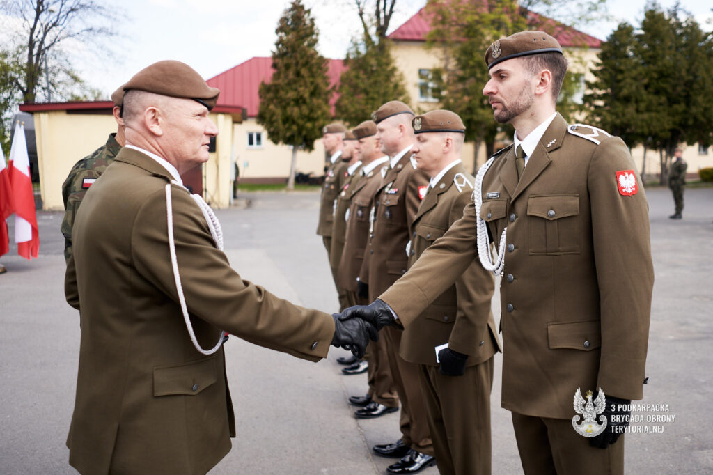 Uroczysta zbiórka żołnierzy 3 PBOT