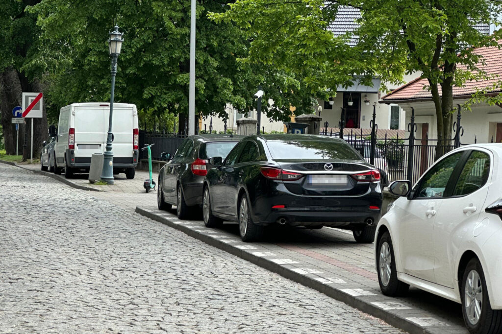 Parkowanie na alei Lubomirskich