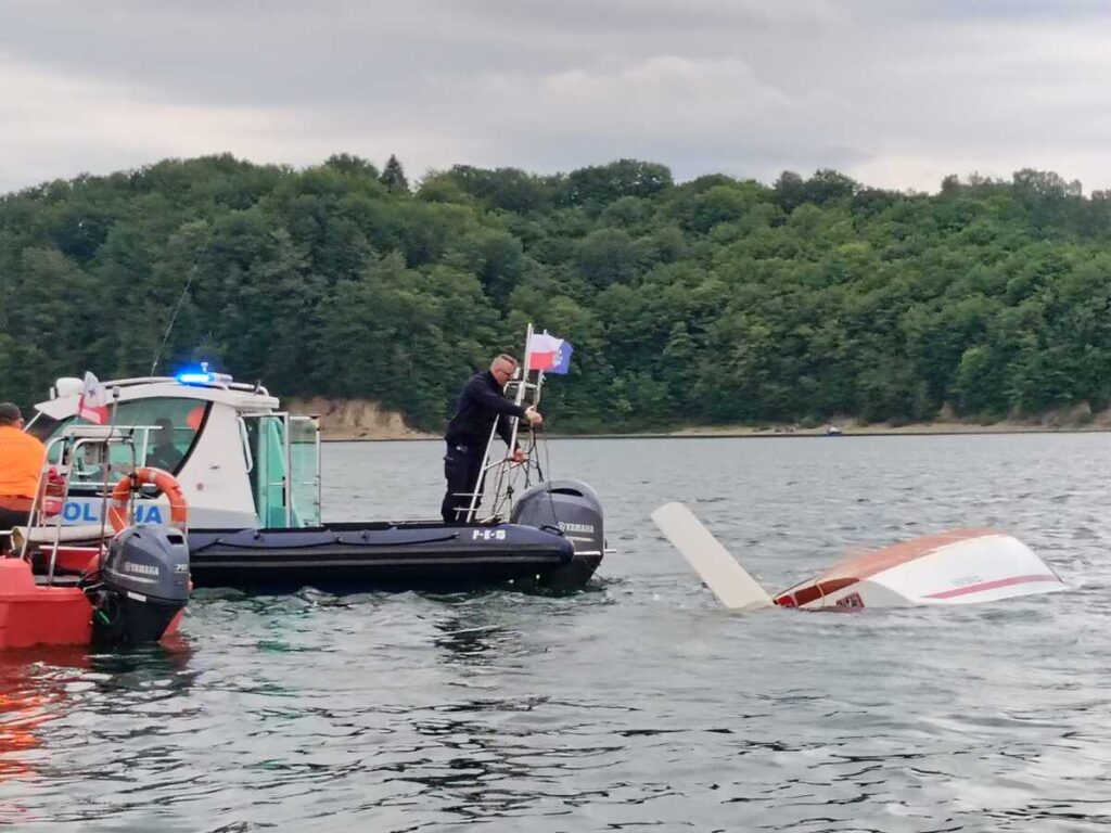 Jacht wywrócił się na Solinie
