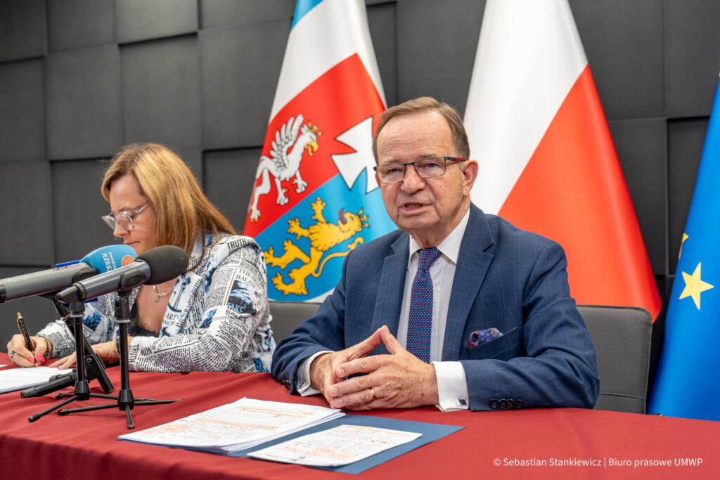 konferencja prasowa w sprawie CPAC i wyjazdu do USA członków zarządu województwa podkarpackiego 