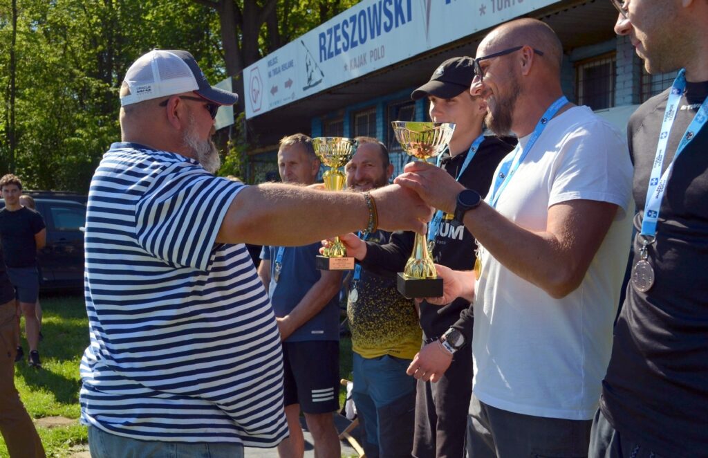 "medalowanie" najlepszych kajakarzy