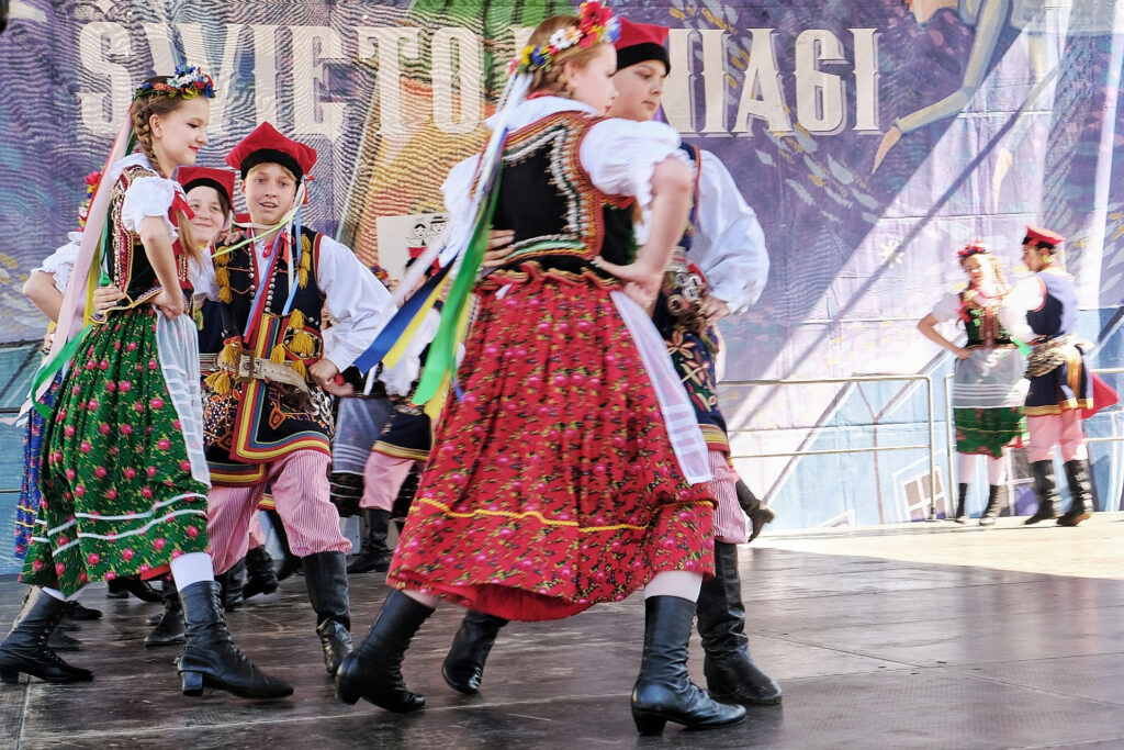 Tancerze z zespołu Bandoska