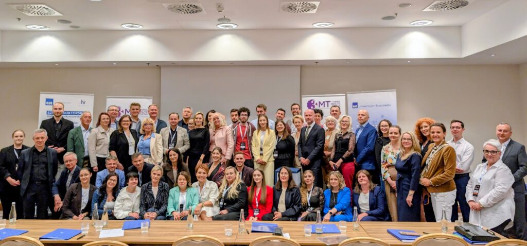 uczestnicy konkursu, jury i publiczność