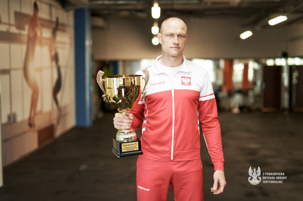 St. sierż. Łukasz najlepszy na świecie. Historyczny sukces żołnierza 3 PBOT w Kettlebell Sport

