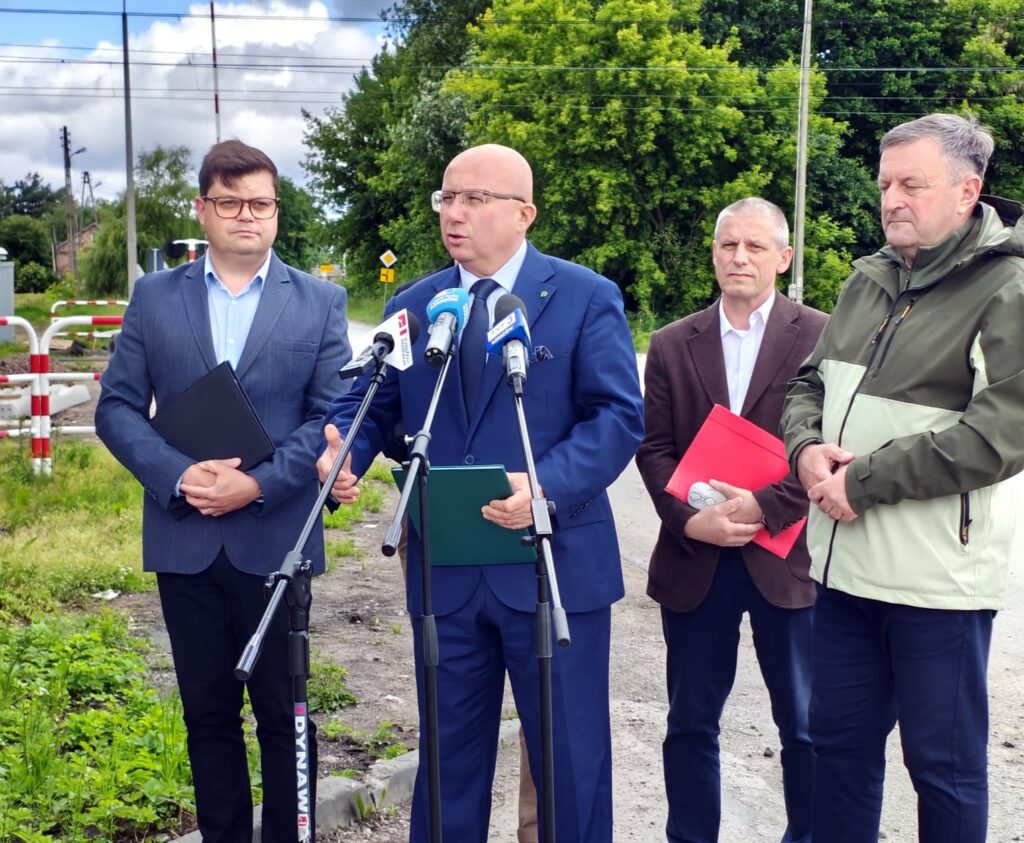 poseł Adam Dziedzic oraz działacze PSL