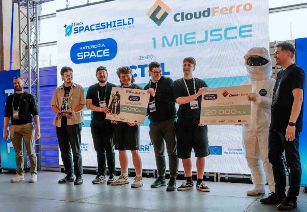 Studenci Koła Naukowego Machine Learning Politechniki Rzeszowskiej podczas ceremonii wręczania nagród 