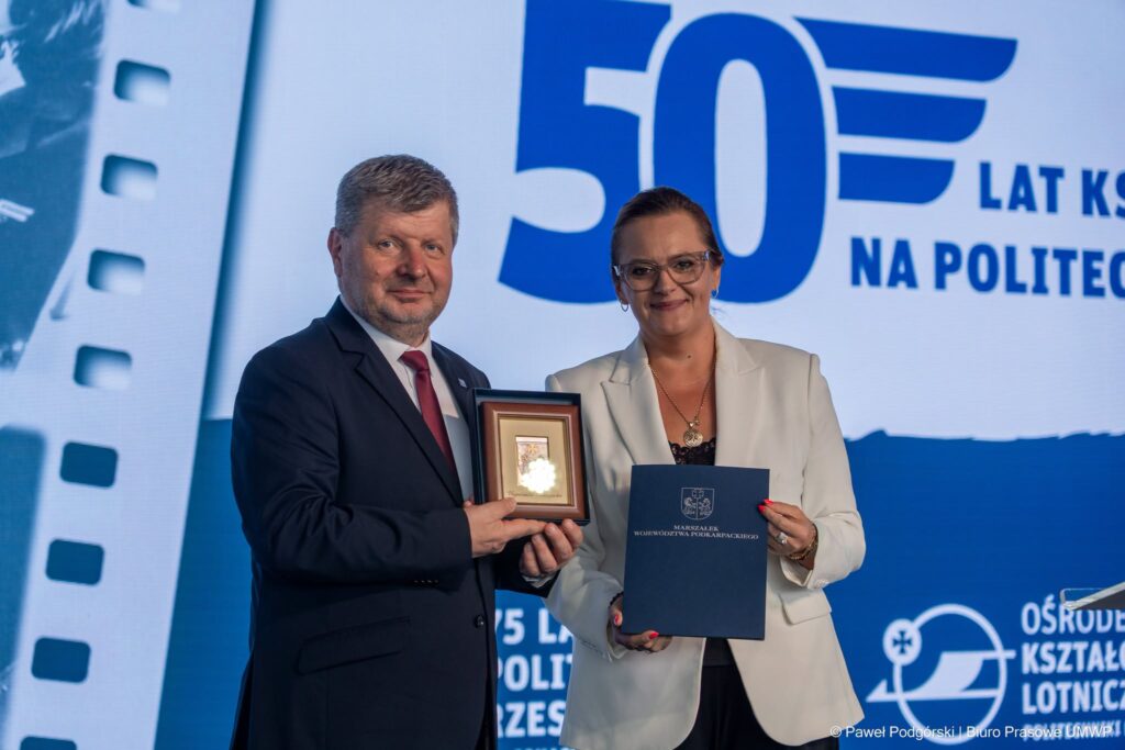 rektor Politechniki Rzeszowskiej oraz członkini zarządu województwa podkarpackiego Małgorzata Jarosińska