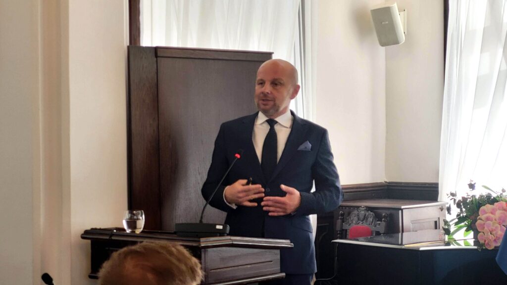 Konrad Fijołek wotum i absolutorium - sesja rady miasta