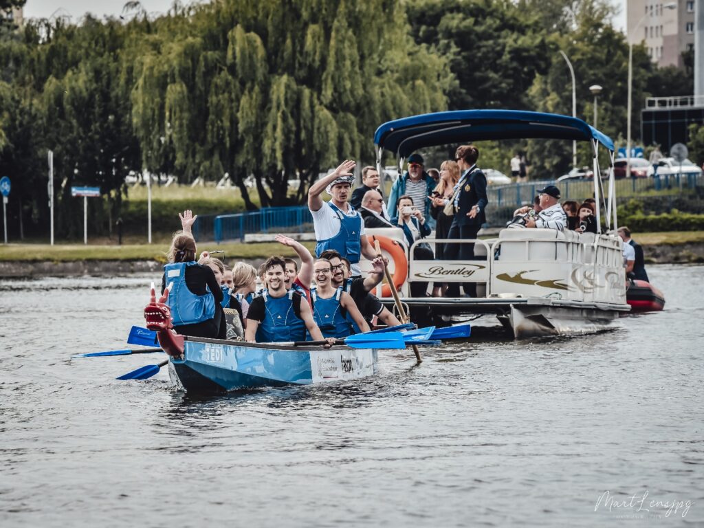 Smocza łódź i katamaran