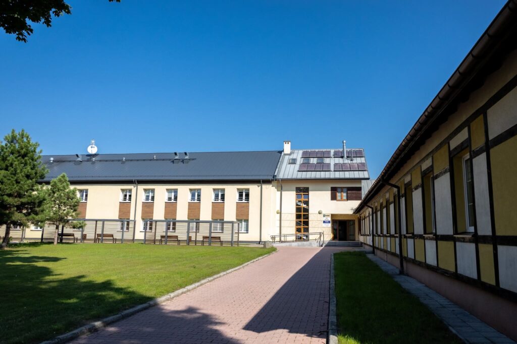 fotowoltaika na dachu szpitala w Górnie
