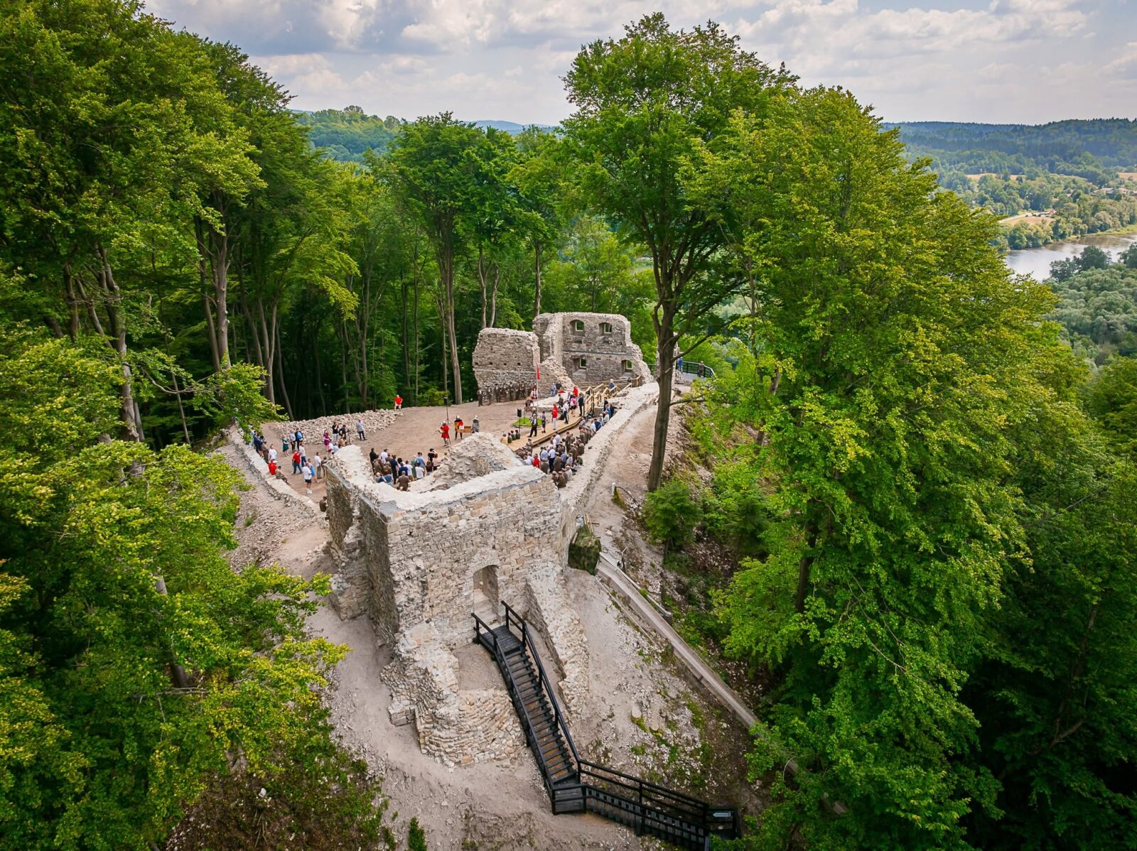 zamek Sobień z lotu ptaka