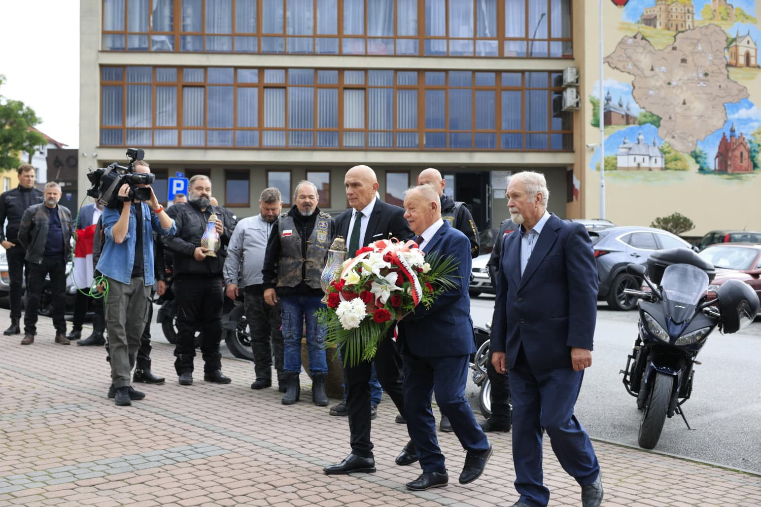 Uroczystości pod pomnikiem ofiar UPA w Birczy