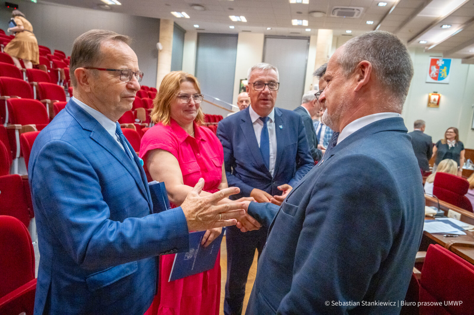 marszałek Ortyl składa gratulacje Jerzemu Cyprysiowi