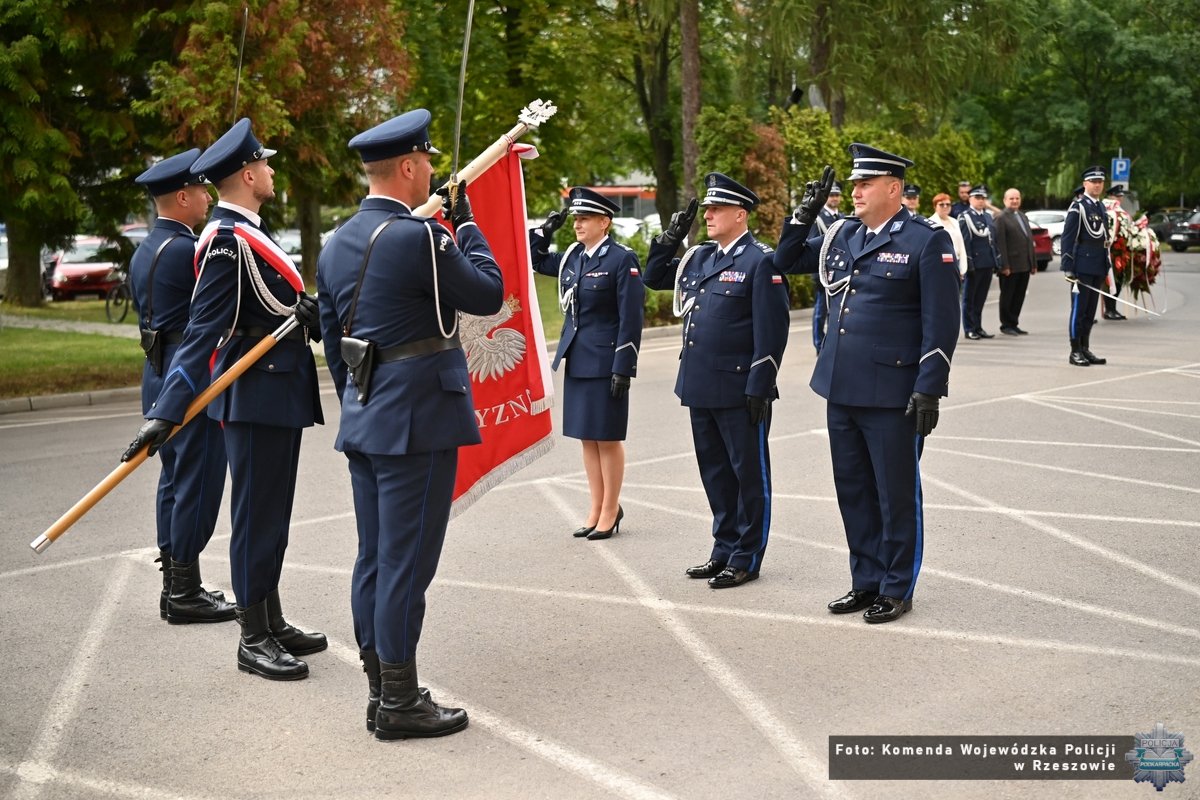 Uroczystość przed Komendą Wojewódzką Policji w Rzeszowie
