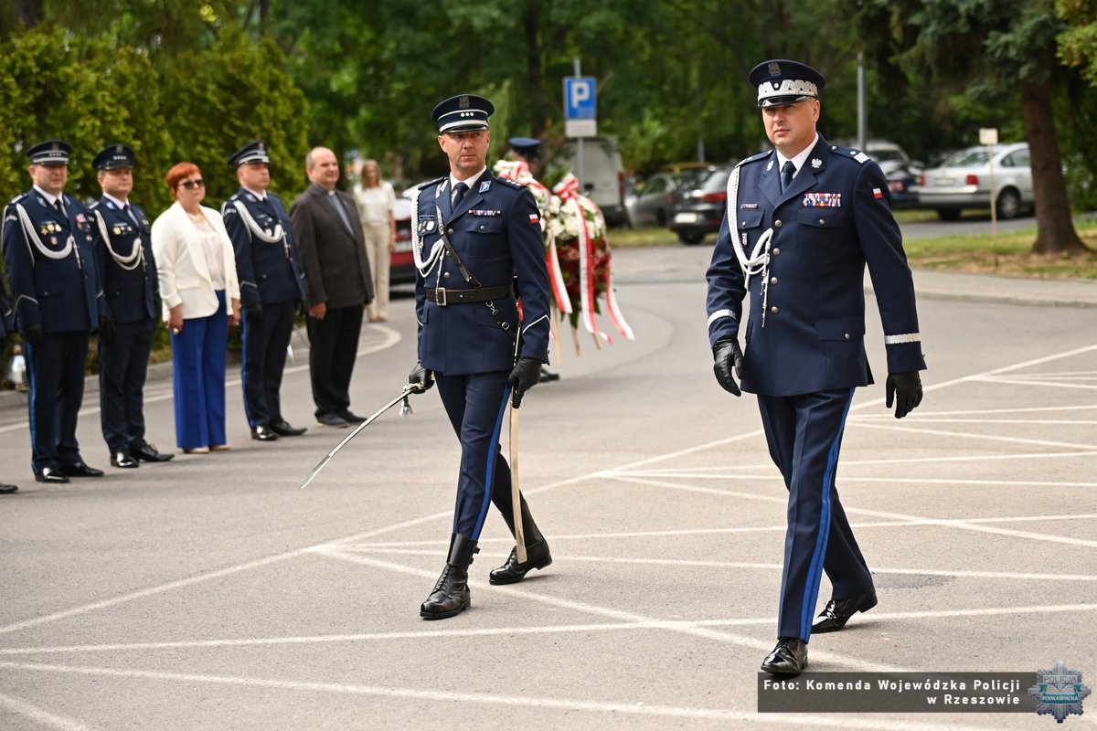 Uroczystość przed Komendą Wojewódzką Policji w Rzeszowie