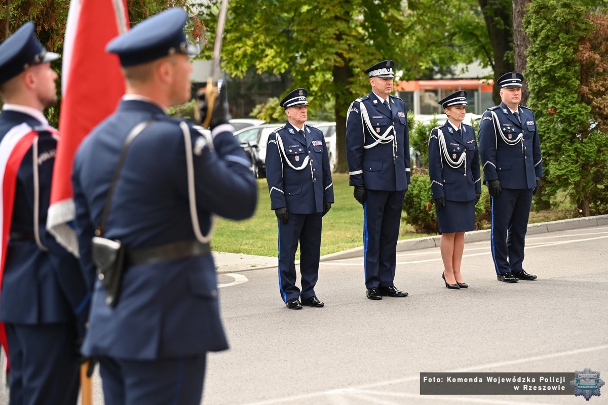 Uroczystość przed Komendą Wojewódzką Policji w Rzeszowie