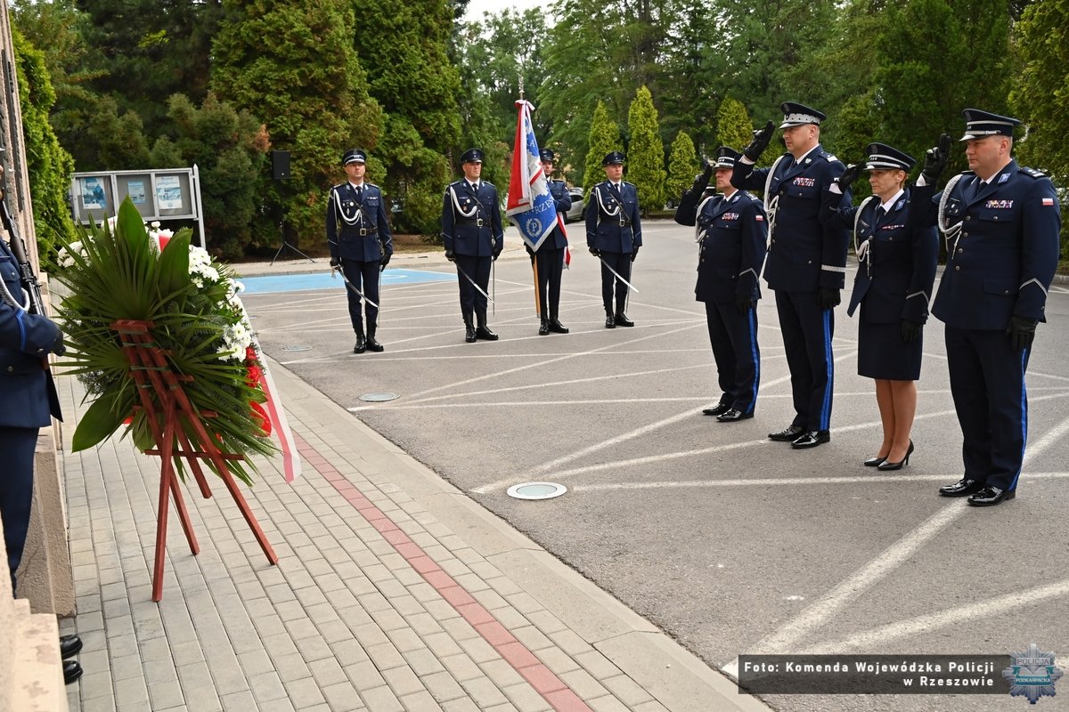 Hołd dla poległych policjantów