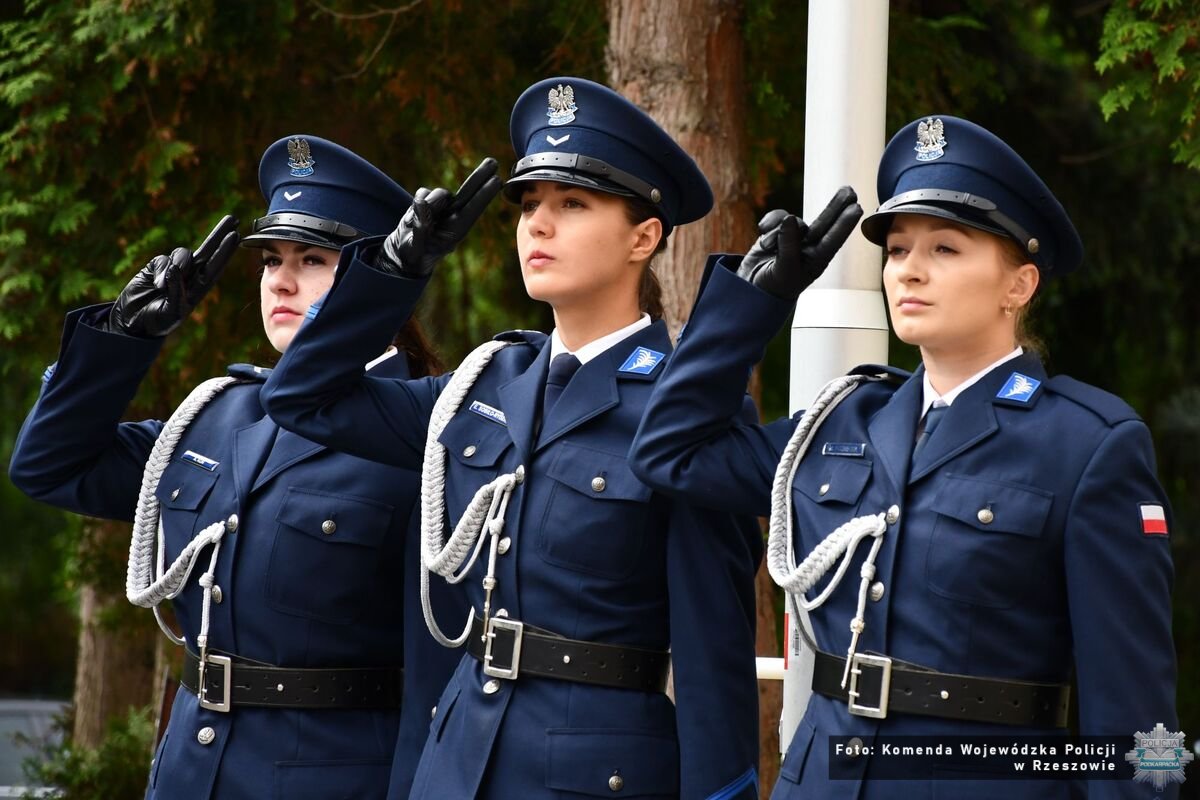 Uroczystość przed Komendą Wojewódzką Policji w Rzeszowie
