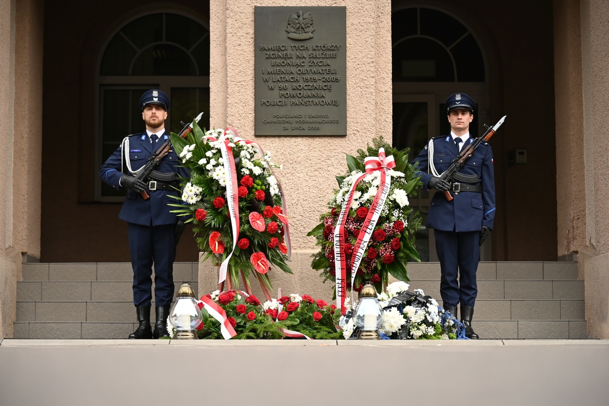Hołd dla poległych policjantów
