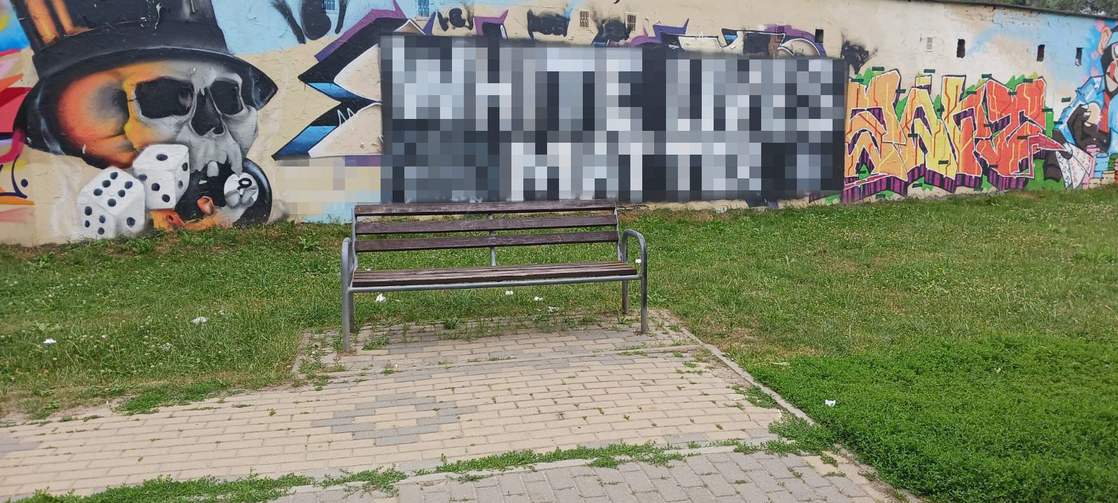 Rasistowskie graffiti na os. Kmity w Rzeszowie
