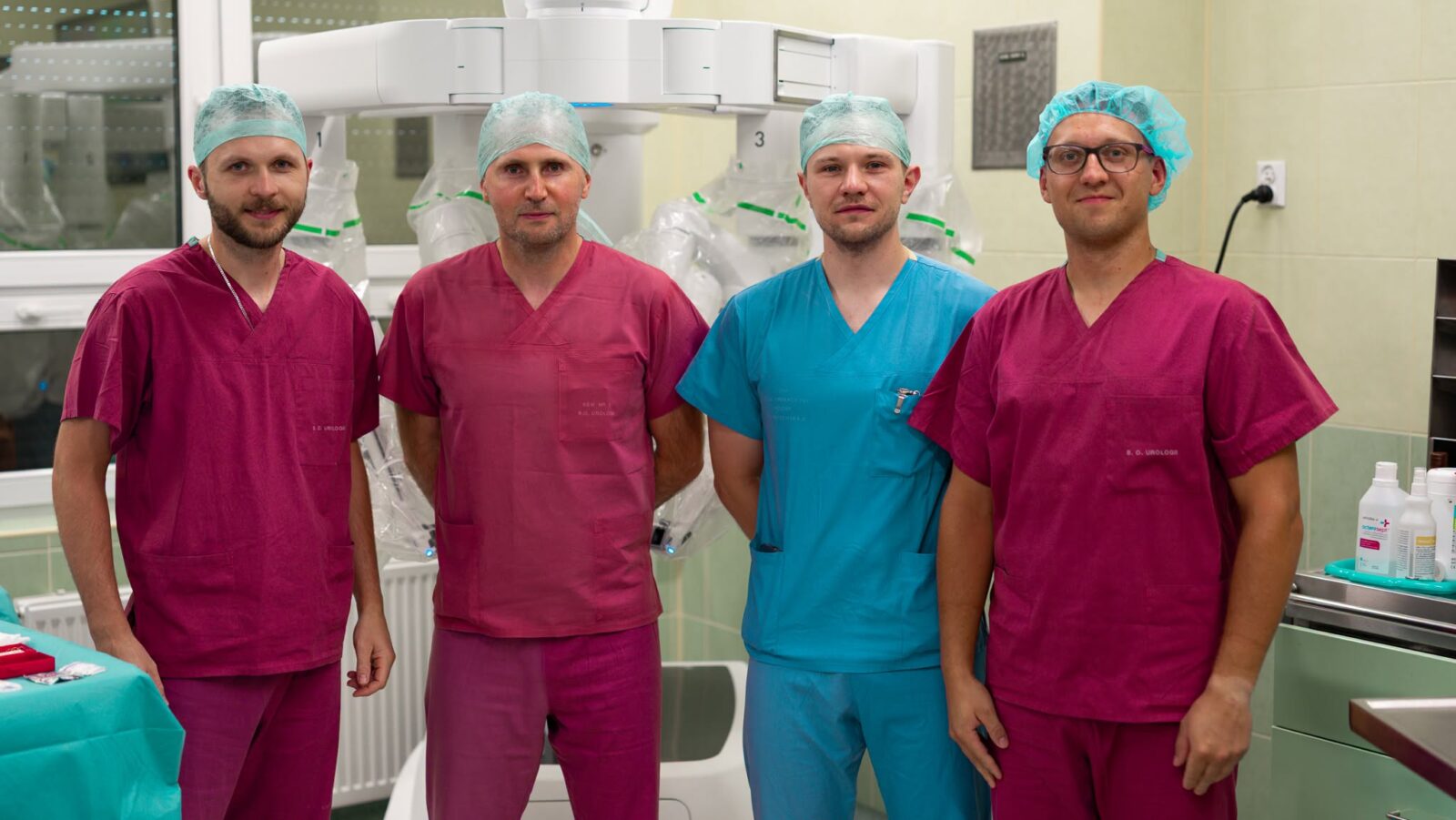 Operacje przeprowadził zespół chirurgiczny w składzie: lek. Marcin Bajorek, lek. Dawid Dzido, lek. Maciej Kruczek oraz lek. Michał Zamorski.